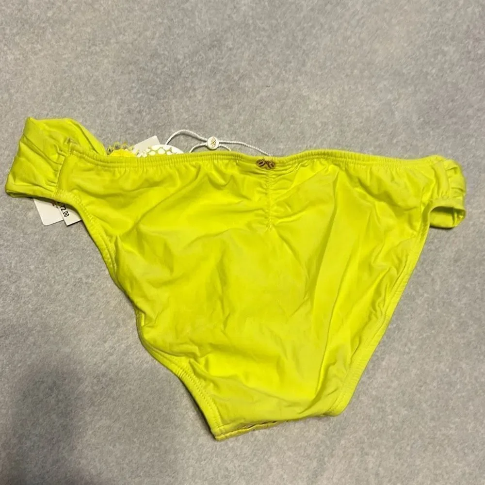New. Pilyq lace fanned full bikini bottoms. Medium